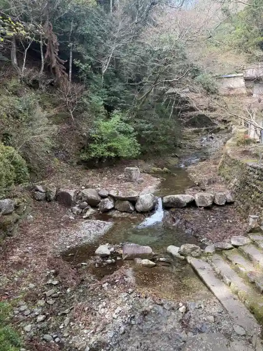 川上山若宮八幡宮の{uncategorized: "未分類", other: "その他", undefined: "問題あり", building: "その他建物", grave: "お墓", sacred_gate: "鳥居", guardian: "狛犬", statue: "像", buddha: "仏像", history: "歴史", nature: "自然", garden: "庭園", animal: "動物", pagoda: "塔", temizu: "手水舎", mountain_gate: "山門・神門", sanctuary: "本殿・本堂", subordinate: "末社・摂社", art: "芸術", scenery: "景色", jizo: "地蔵", ema: "絵馬", goshuin: "御朱印", omikuji: "おみくじ", items: "授与品その他", amulet: "お守り", goshuincho: "御朱印帳", eats: "食事", festival: "お祭り", votive_dance: "神楽", shichigosan: "七五三参", wedding: "結婚式", experience: "体験その他", initially: "初詣", around: "周辺", anti_infection: "感染症対策"}