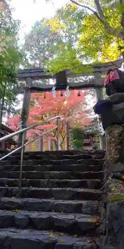 猿丸神社の鳥居