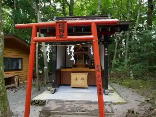 新屋山神社の末社・摂社