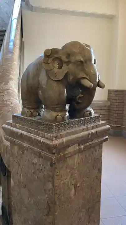 築地本願寺(本願寺築地別院)の像