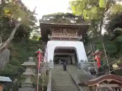 江島神社の山門