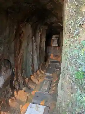 穴澤天神社の末社・摂社