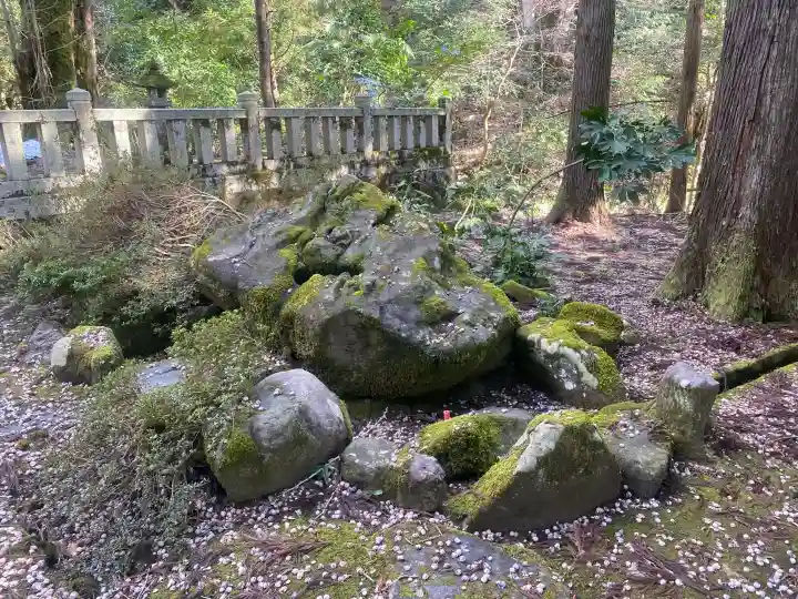 山神社の{uncategorized: "未分類", other: "その他", undefined: "問題あり", building: "その他建物", grave: "お墓", sacred_gate: "鳥居", guardian: "狛犬", statue: "像", buddha: "仏像", history: "歴史", nature: "自然", garden: "庭園", animal: "動物", pagoda: "塔", temizu: "手水舎", mountain_gate: "山門・神門", sanctuary: "本殿・本堂", subordinate: "末社・摂社", art: "芸術", scenery: "景色", jizo: "地蔵", ema: "絵馬", goshuin: "御朱印", omikuji: "おみくじ", items: "授与品その他", amulet: "お守り", goshuincho: "御朱印帳", eats: "食事", festival: "お祭り", votive_dance: "神楽", shichigosan: "七五三参", wedding: "結婚式", experience: "体験その他", initially: "初詣", around: "周辺", anti_infection: "感染症対策"}