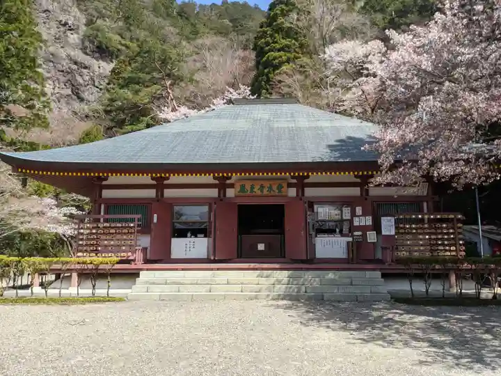 鳳来寺の本殿・本堂