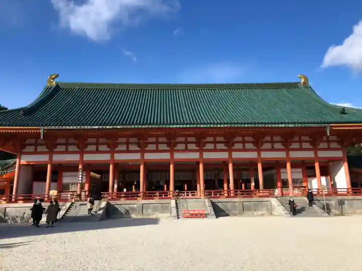 平安神宮の{uncategorized: "未分類", other: "その他", undefined: "問題あり", building: "その他建物", grave: "お墓", sacred_gate: "鳥居", guardian: "狛犬", statue: "像", buddha: "仏像", history: "歴史", nature: "自然", garden: "庭園", animal: "動物", pagoda: "塔", temizu: "手水舎", mountain_gate: "山門・神門", sanctuary: "本殿・本堂", subordinate: "末社・摂社", art: "芸術", scenery: "景色", jizo: "地蔵", ema: "絵馬", goshuin: "御朱印", omikuji: "おみくじ", items: "授与品その他", amulet: "お守り", goshuincho: "御朱印帳", eats: "食事", festival: "お祭り", votive_dance: "神楽", shichigosan: "七五三参", wedding: "結婚式", experience: "体験その他", initially: "初詣", around: "周辺", anti_infection: "感染症対策"}