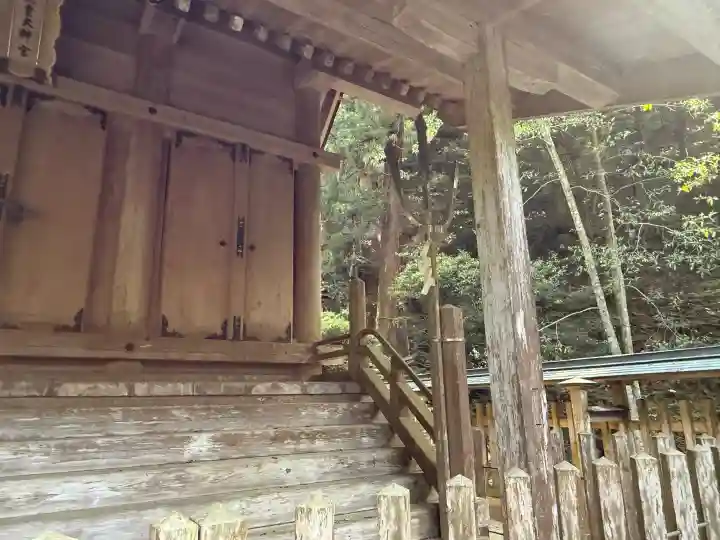 伊野天照皇大神宮の{uncategorized: "未分類", other: "その他", undefined: "問題あり", building: "その他建物", grave: "お墓", sacred_gate: "鳥居", guardian: "狛犬", statue: "像", buddha: "仏像", history: "歴史", nature: "自然", garden: "庭園", animal: "動物", pagoda: "塔", temizu: "手水舎", mountain_gate: "山門・神門", sanctuary: "本殿・本堂", subordinate: "末社・摂社", art: "芸術", scenery: "景色", jizo: "地蔵", ema: "絵馬", goshuin: "御朱印", omikuji: "おみくじ", items: "授与品その他", amulet: "お守り", goshuincho: "御朱印帳", eats: "食事", festival: "お祭り", votive_dance: "神楽", shichigosan: "七五三参", wedding: "結婚式", experience: "体験その他", initially: "初詣", around: "周辺", anti_infection: "感染症対策"}