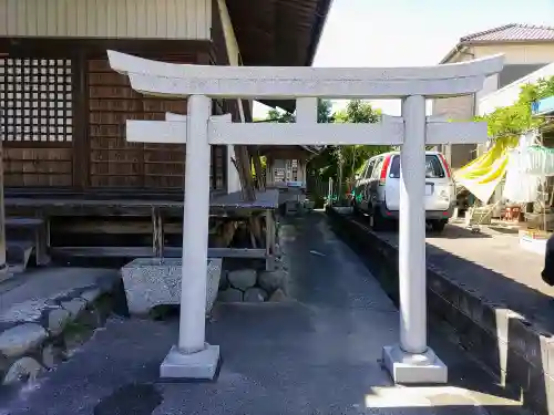 性徳院の鳥居