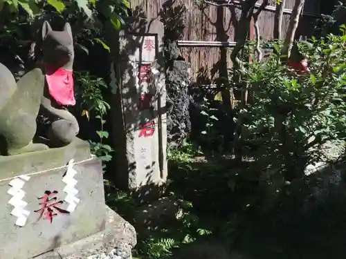 於三稲荷神社の狛犬