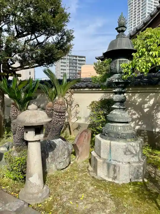 良長院の{uncategorized: "未分類", other: "その他", undefined: "問題あり", building: "その他建物", grave: "お墓", sacred_gate: "鳥居", guardian: "狛犬", statue: "像", buddha: "仏像", history: "歴史", nature: "自然", garden: "庭園", animal: "動物", pagoda: "塔", temizu: "手水舎", mountain_gate: "山門・神門", sanctuary: "本殿・本堂", subordinate: "末社・摂社", art: "芸術", scenery: "景色", jizo: "地蔵", ema: "絵馬", goshuin: "御朱印", omikuji: "おみくじ", items: "授与品その他", amulet: "お守り", goshuincho: "御朱印帳", eats: "食事", festival: "お祭り", votive_dance: "神楽", shichigosan: "七五三参", wedding: "結婚式", experience: "体験その他", initially: "初詣", around: "周辺", anti_infection: "感染症対策"}