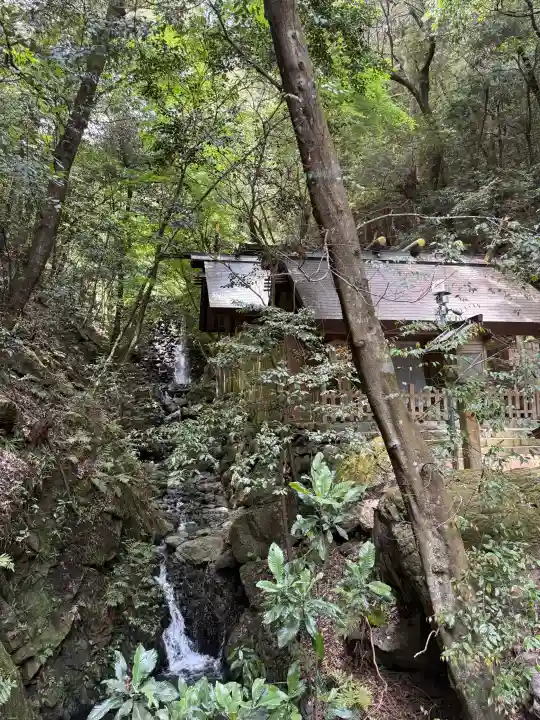 多度大社の{uncategorized: "未分類", other: "その他", undefined: "問題あり", building: "その他建物", grave: "お墓", sacred_gate: "鳥居", guardian: "狛犬", statue: "像", buddha: "仏像", history: "歴史", nature: "自然", garden: "庭園", animal: "動物", pagoda: "塔", temizu: "手水舎", mountain_gate: "山門・神門", sanctuary: "本殿・本堂", subordinate: "末社・摂社", art: "芸術", scenery: "景色", jizo: "地蔵", ema: "絵馬", goshuin: "御朱印", omikuji: "おみくじ", items: "授与品その他", amulet: "お守り", goshuincho: "御朱印帳", eats: "食事", festival: "お祭り", votive_dance: "神楽", shichigosan: "七五三参", wedding: "結婚式", experience: "体験その他", initially: "初詣", around: "周辺", anti_infection: "感染症対策"}