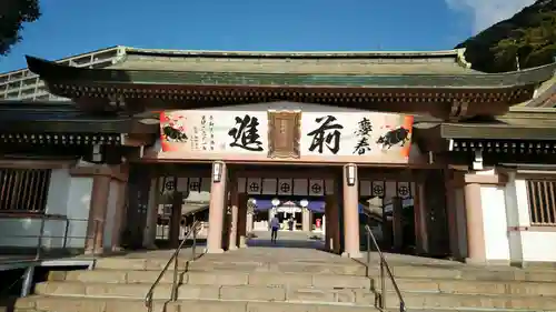 照國神社の山門・神門