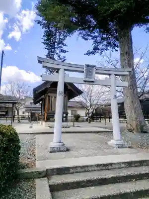 田中神社の{uncategorized: "未分類", other: "その他", undefined: "問題あり", building: "その他建物", grave: "お墓", sacred_gate: "鳥居", guardian: "狛犬", statue: "像", buddha: "仏像", history: "歴史", nature: "自然", garden: "庭園", animal: "動物", pagoda: "塔", temizu: "手水舎", mountain_gate: "山門・神門", sanctuary: "本殿・本堂", subordinate: "末社・摂社", art: "芸術", scenery: "景色", jizo: "地蔵", ema: "絵馬", goshuin: "御朱印", omikuji: "おみくじ", items: "授与品その他", amulet: "お守り", goshuincho: "御朱印帳", eats: "食事", festival: "お祭り", votive_dance: "神楽", shichigosan: "七五三参", wedding: "結婚式", experience: "体験その他", initially: "初詣", around: "周辺", anti_infection: "感染症対策"}