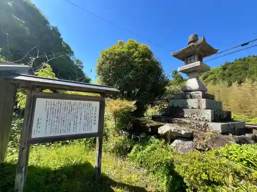 聖光寺の{uncategorized: "未分類", other: "その他", undefined: "問題あり", building: "その他建物", grave: "お墓", sacred_gate: "鳥居", guardian: "狛犬", statue: "像", buddha: "仏像", history: "歴史", nature: "自然", garden: "庭園", animal: "動物", pagoda: "塔", temizu: "手水舎", mountain_gate: "山門・神門", sanctuary: "本殿・本堂", subordinate: "末社・摂社", art: "芸術", scenery: "景色", jizo: "地蔵", ema: "絵馬", goshuin: "御朱印", omikuji: "おみくじ", items: "授与品その他", amulet: "お守り", goshuincho: "御朱印帳", eats: "食事", festival: "お祭り", votive_dance: "神楽", shichigosan: "七五三参", wedding: "結婚式", experience: "体験その他", initially: "初詣", around: "周辺", anti_infection: "感染症対策"}