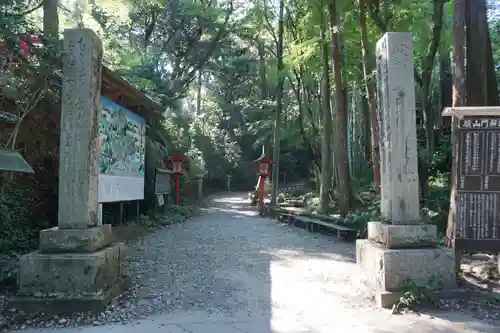 目の霊山　油山寺の山門