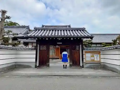 定蓮寺の山門・神門
