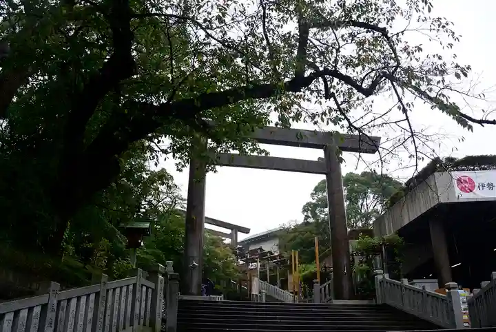 伊勢山皇大神宮の鳥居