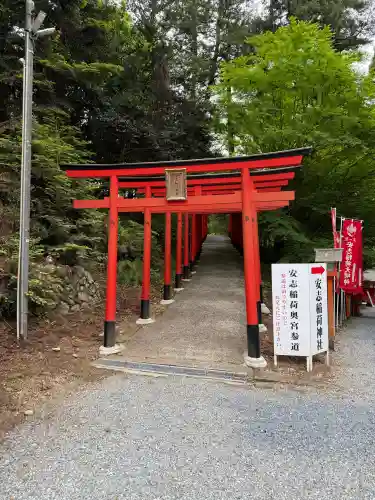 安志稲荷神社の{uncategorized: "未分類", other: "その他", undefined: "問題あり", building: "その他建物", grave: "お墓", sacred_gate: "鳥居", guardian: "狛犬", statue: "像", buddha: "仏像", history: "歴史", nature: "自然", garden: "庭園", animal: "動物", pagoda: "塔", temizu: "手水舎", mountain_gate: "山門・神門", sanctuary: "本殿・本堂", subordinate: "末社・摂社", art: "芸術", scenery: "景色", jizo: "地蔵", ema: "絵馬", goshuin: "御朱印", omikuji: "おみくじ", items: "授与品その他", amulet: "お守り", goshuincho: "御朱印帳", eats: "食事", festival: "お祭り", votive_dance: "神楽", shichigosan: "七五三参", wedding: "結婚式", experience: "体験その他", initially: "初詣", around: "周辺", anti_infection: "感染症対策"}
