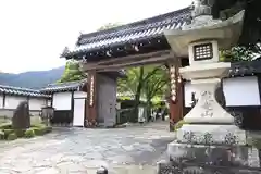 西教寺の山門