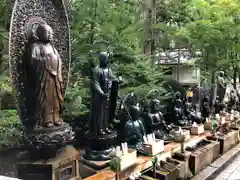 高野山金剛峯寺奥の院の仏像