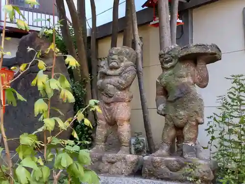 吉原神社の像