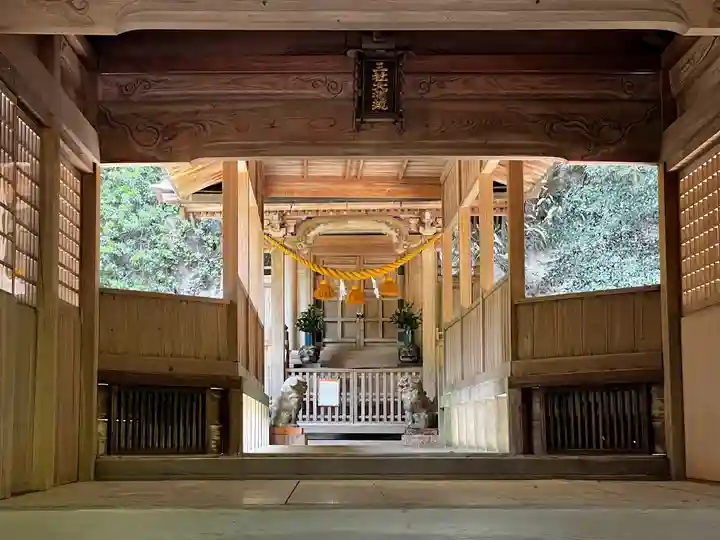 瀧三柱神社の本殿・本堂