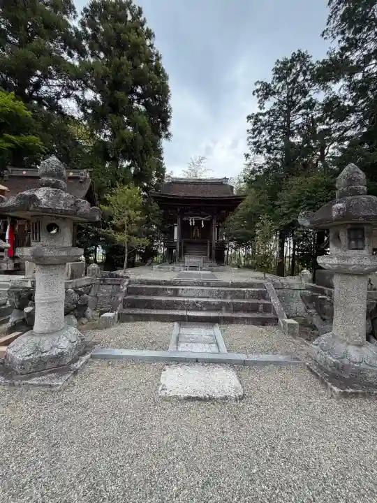 志那神社の{uncategorized: "未分類", other: "その他", undefined: "問題あり", building: "その他建物", grave: "お墓", sacred_gate: "鳥居", guardian: "狛犬", statue: "像", buddha: "仏像", history: "歴史", nature: "自然", garden: "庭園", animal: "動物", pagoda: "塔", temizu: "手水舎", mountain_gate: "山門・神門", sanctuary: "本殿・本堂", subordinate: "末社・摂社", art: "芸術", scenery: "景色", jizo: "地蔵", ema: "絵馬", goshuin: "御朱印", omikuji: "おみくじ", items: "授与品その他", amulet: "お守り", goshuincho: "御朱印帳", eats: "食事", festival: "お祭り", votive_dance: "神楽", shichigosan: "七五三参", wedding: "結婚式", experience: "体験その他", initially: "初詣", around: "周辺", anti_infection: "感染症対策"}