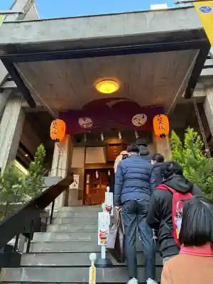 烏森神社の{uncategorized: "未分類", other: "その他", undefined: "問題あり", building: "その他建物", grave: "お墓", sacred_gate: "鳥居", guardian: "狛犬", statue: "像", buddha: "仏像", history: "歴史", nature: "自然", garden: "庭園", animal: "動物", pagoda: "塔", temizu: "手水舎", mountain_gate: "山門・神門", sanctuary: "本殿・本堂", subordinate: "末社・摂社", art: "芸術", scenery: "景色", jizo: "地蔵", ema: "絵馬", goshuin: "御朱印", omikuji: "おみくじ", items: "授与品その他", amulet: "お守り", goshuincho: "御朱印帳", eats: "食事", festival: "お祭り", votive_dance: "神楽", shichigosan: "七五三参", wedding: "結婚式", experience: "体験その他", initially: "初詣", around: "周辺", anti_infection: "感染症対策"}