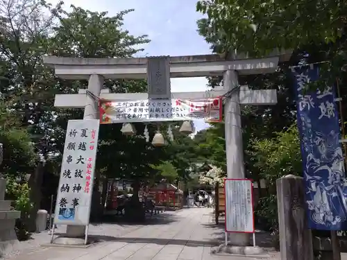 鎮守氷川神社の鳥居