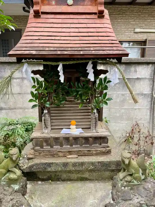 戸田稲荷神社の{uncategorized: "未分類", other: "その他", undefined: "問題あり", building: "その他建物", grave: "お墓", sacred_gate: "鳥居", guardian: "狛犬", statue: "像", buddha: "仏像", history: "歴史", nature: "自然", garden: "庭園", animal: "動物", pagoda: "塔", temizu: "手水舎", mountain_gate: "山門・神門", sanctuary: "本殿・本堂", subordinate: "末社・摂社", art: "芸術", scenery: "景色", jizo: "地蔵", ema: "絵馬", goshuin: "御朱印", omikuji: "おみくじ", items: "授与品その他", amulet: "お守り", goshuincho: "御朱印帳", eats: "食事", festival: "お祭り", votive_dance: "神楽", shichigosan: "七五三参", wedding: "結婚式", experience: "体験その他", initially: "初詣", around: "周辺", anti_infection: "感染症対策"}