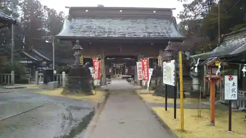 常陸第三宮　吉田神社の山門・神門