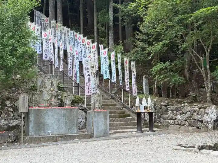 英彦山神宮御本社(上宮)の{uncategorized: "未分類", other: "その他", undefined: "問題あり", building: "その他建物", grave: "お墓", sacred_gate: "鳥居", guardian: "狛犬", statue: "像", buddha: "仏像", history: "歴史", nature: "自然", garden: "庭園", animal: "動物", pagoda: "塔", temizu: "手水舎", mountain_gate: "山門・神門", sanctuary: "本殿・本堂", subordinate: "末社・摂社", art: "芸術", scenery: "景色", jizo: "地蔵", ema: "絵馬", goshuin: "御朱印", omikuji: "おみくじ", items: "授与品その他", amulet: "お守り", goshuincho: "御朱印帳", eats: "食事", festival: "お祭り", votive_dance: "神楽", shichigosan: "七五三参", wedding: "結婚式", experience: "体験その他", initially: "初詣", around: "周辺", anti_infection: "感染症対策"}