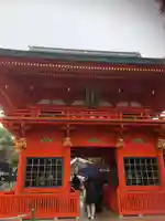 穴八幡宮の山門・神門