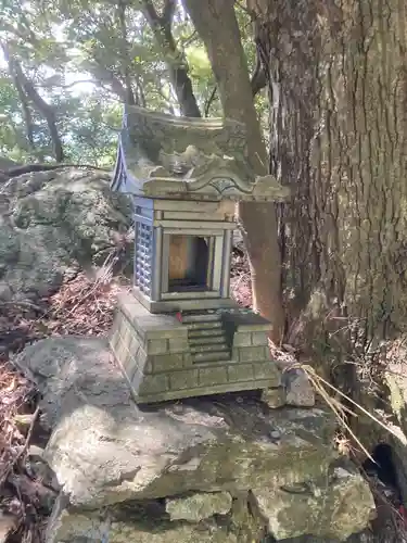 朝立彦神社の末社