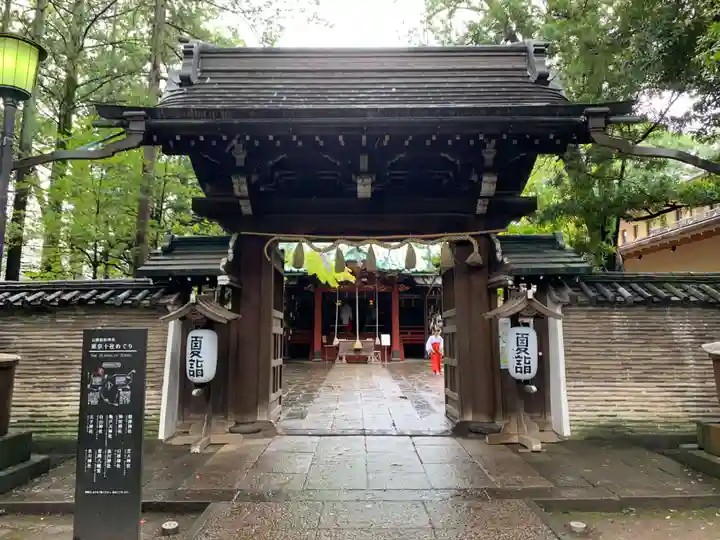 赤坂氷川神社の山門・神門