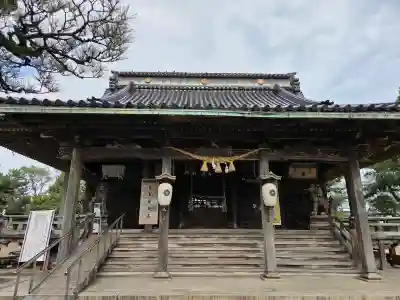 放生津八幡宮の{uncategorized: "未分類", other: "その他", undefined: "問題あり", building: "その他建物", grave: "お墓", sacred_gate: "鳥居", guardian: "狛犬", statue: "像", buddha: "仏像", history: "歴史", nature: "自然", garden: "庭園", animal: "動物", pagoda: "塔", temizu: "手水舎", mountain_gate: "山門・神門", sanctuary: "本殿・本堂", subordinate: "末社・摂社", art: "芸術", scenery: "景色", jizo: "地蔵", ema: "絵馬", goshuin: "御朱印", omikuji: "おみくじ", items: "授与品その他", amulet: "お守り", goshuincho: "御朱印帳", eats: "食事", festival: "お祭り", votive_dance: "神楽", shichigosan: "七五三参", wedding: "結婚式", experience: "体験その他", initially: "初詣", around: "周辺", anti_infection: "感染症対策"}