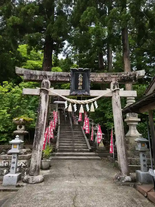 八幡神社の{uncategorized: "未分類", other: "その他", undefined: "問題あり", building: "その他建物", grave: "お墓", sacred_gate: "鳥居", guardian: "狛犬", statue: "像", buddha: "仏像", history: "歴史", nature: "自然", garden: "庭園", animal: "動物", pagoda: "塔", temizu: "手水舎", mountain_gate: "山門・神門", sanctuary: "本殿・本堂", subordinate: "末社・摂社", art: "芸術", scenery: "景色", jizo: "地蔵", ema: "絵馬", goshuin: "御朱印", omikuji: "おみくじ", items: "授与品その他", amulet: "お守り", goshuincho: "御朱印帳", eats: "食事", festival: "お祭り", votive_dance: "神楽", shichigosan: "七五三参", wedding: "結婚式", experience: "体験その他", initially: "初詣", around: "周辺", anti_infection: "感染症対策"}