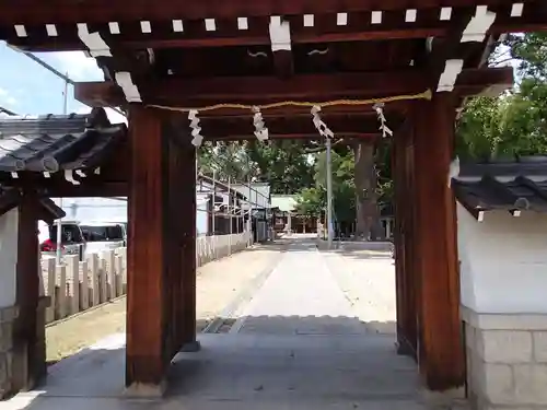 阿麻美許曽神社の山門