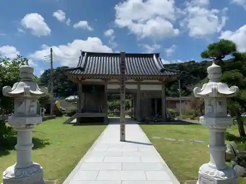 法蓮寺の山門