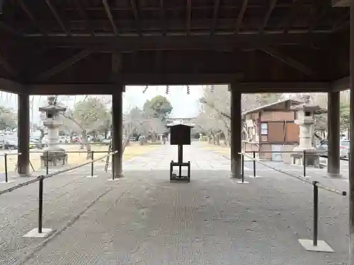 豊国廟（豊国神社飛地境内）の{uncategorized: "未分類", other: "その他", undefined: "問題あり", building: "その他建物", grave: "お墓", sacred_gate: "鳥居", guardian: "狛犬", statue: "像", buddha: "仏像", history: "歴史", nature: "自然", garden: "庭園", animal: "動物", pagoda: "塔", temizu: "手水舎", mountain_gate: "山門・神門", sanctuary: "本殿・本堂", subordinate: "末社・摂社", art: "芸術", scenery: "景色", jizo: "地蔵", ema: "絵馬", goshuin: "御朱印", omikuji: "おみくじ", items: "授与品その他", amulet: "お守り", goshuincho: "御朱印帳", eats: "食事", festival: "お祭り", votive_dance: "神楽", shichigosan: "七五三参", wedding: "結婚式", experience: "体験その他", initially: "初詣", around: "周辺", anti_infection: "感染症対策"}