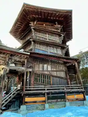 円通三匝堂（さざえ堂）の{uncategorized: "未分類", other: "その他", undefined: "問題あり", building: "その他建物", grave: "お墓", sacred_gate: "鳥居", guardian: "狛犬", statue: "像", buddha: "仏像", history: "歴史", nature: "自然", garden: "庭園", animal: "動物", pagoda: "塔", temizu: "手水舎", mountain_gate: "山門・神門", sanctuary: "本殿・本堂", subordinate: "末社・摂社", art: "芸術", scenery: "景色", jizo: "地蔵", ema: "絵馬", goshuin: "御朱印", omikuji: "おみくじ", items: "授与品その他", amulet: "お守り", goshuincho: "御朱印帳", eats: "食事", festival: "お祭り", votive_dance: "神楽", shichigosan: "七五三参", wedding: "結婚式", experience: "体験その他", initially: "初詣", around: "周辺", anti_infection: "感染症対策"}