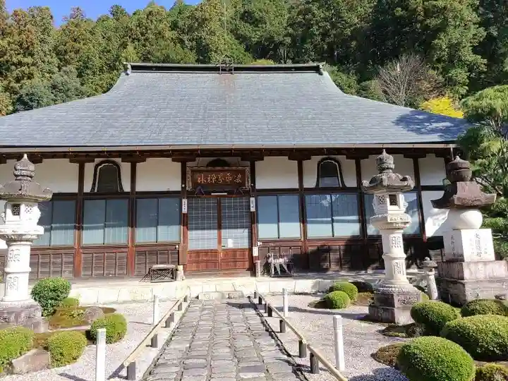 長福寺の本殿・本堂
