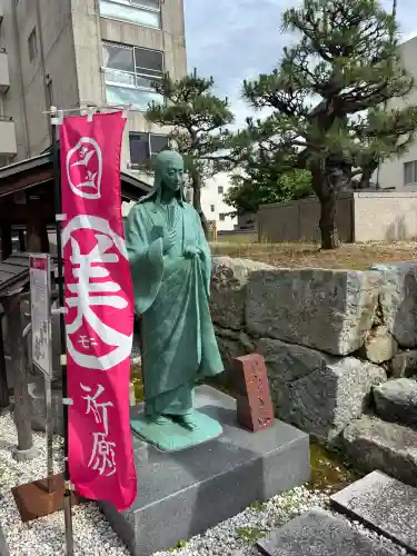 柴田神社の{uncategorized: "未分類", other: "その他", undefined: "問題あり", building: "その他建物", grave: "お墓", sacred_gate: "鳥居", guardian: "狛犬", statue: "像", buddha: "仏像", history: "歴史", nature: "自然", garden: "庭園", animal: "動物", pagoda: "塔", temizu: "手水舎", mountain_gate: "山門・神門", sanctuary: "本殿・本堂", subordinate: "末社・摂社", art: "芸術", scenery: "景色", jizo: "地蔵", ema: "絵馬", goshuin: "御朱印", omikuji: "おみくじ", items: "授与品その他", amulet: "お守り", goshuincho: "御朱印帳", eats: "食事", festival: "お祭り", votive_dance: "神楽", shichigosan: "七五三参", wedding: "結婚式", experience: "体験その他", initially: "初詣", around: "周辺", anti_infection: "感染症対策"}