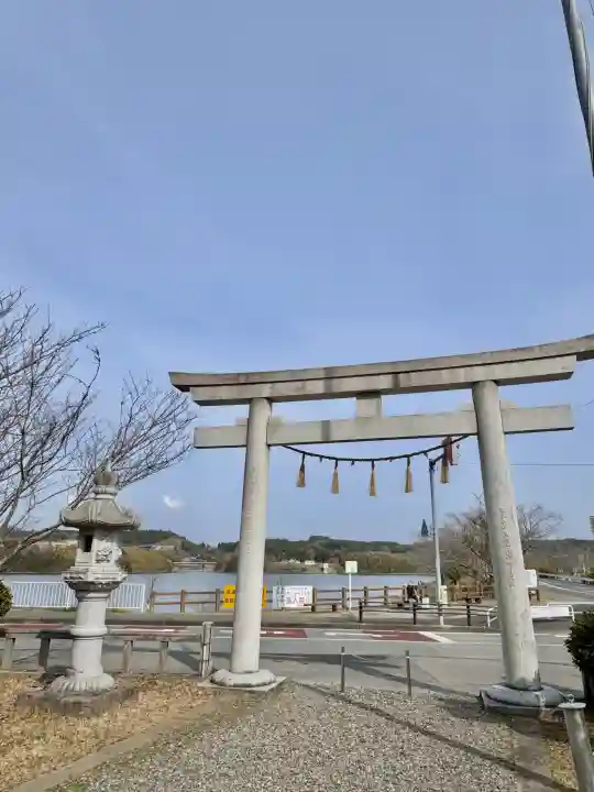 高瀧神社の{uncategorized: "未分類", other: "その他", undefined: "問題あり", building: "その他建物", grave: "お墓", sacred_gate: "鳥居", guardian: "狛犬", statue: "像", buddha: "仏像", history: "歴史", nature: "自然", garden: "庭園", animal: "動物", pagoda: "塔", temizu: "手水舎", mountain_gate: "山門・神門", sanctuary: "本殿・本堂", subordinate: "末社・摂社", art: "芸術", scenery: "景色", jizo: "地蔵", ema: "絵馬", goshuin: "御朱印", omikuji: "おみくじ", items: "授与品その他", amulet: "お守り", goshuincho: "御朱印帳", eats: "食事", festival: "お祭り", votive_dance: "神楽", shichigosan: "七五三参", wedding: "結婚式", experience: "体験その他", initially: "初詣", around: "周辺", anti_infection: "感染症対策"}