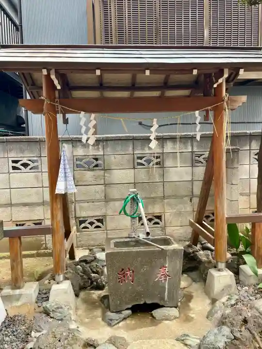 石井神社の{uncategorized: "未分類", other: "その他", undefined: "問題あり", building: "その他建物", grave: "お墓", sacred_gate: "鳥居", guardian: "狛犬", statue: "像", buddha: "仏像", history: "歴史", nature: "自然", garden: "庭園", animal: "動物", pagoda: "塔", temizu: "手水舎", mountain_gate: "山門・神門", sanctuary: "本殿・本堂", subordinate: "末社・摂社", art: "芸術", scenery: "景色", jizo: "地蔵", ema: "絵馬", goshuin: "御朱印", omikuji: "おみくじ", items: "授与品その他", amulet: "お守り", goshuincho: "御朱印帳", eats: "食事", festival: "お祭り", votive_dance: "神楽", shichigosan: "七五三参", wedding: "結婚式", experience: "体験その他", initially: "初詣", around: "周辺", anti_infection: "感染症対策"}