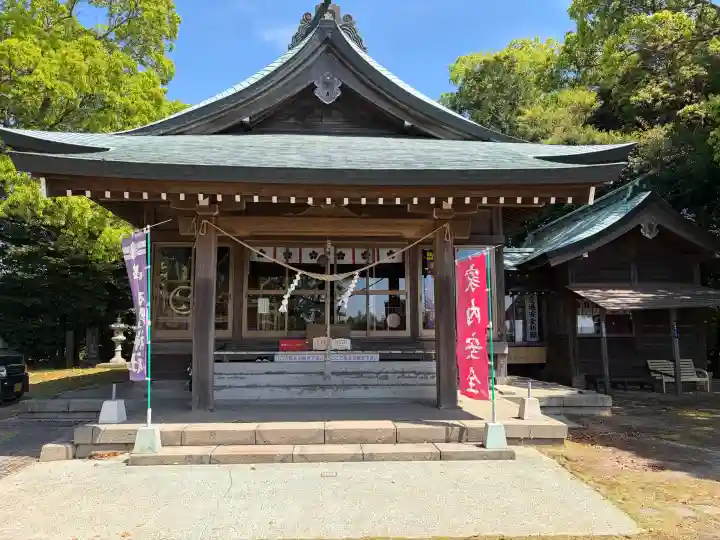 串木野神社の{uncategorized: "未分類", other: "その他", undefined: "問題あり", building: "その他建物", grave: "お墓", sacred_gate: "鳥居", guardian: "狛犬", statue: "像", buddha: "仏像", history: "歴史", nature: "自然", garden: "庭園", animal: "動物", pagoda: "塔", temizu: "手水舎", mountain_gate: "山門・神門", sanctuary: "本殿・本堂", subordinate: "末社・摂社", art: "芸術", scenery: "景色", jizo: "地蔵", ema: "絵馬", goshuin: "御朱印", omikuji: "おみくじ", items: "授与品その他", amulet: "お守り", goshuincho: "御朱印帳", eats: "食事", festival: "お祭り", votive_dance: "神楽", shichigosan: "七五三参", wedding: "結婚式", experience: "体験その他", initially: "初詣", around: "周辺", anti_infection: "感染症対策"}