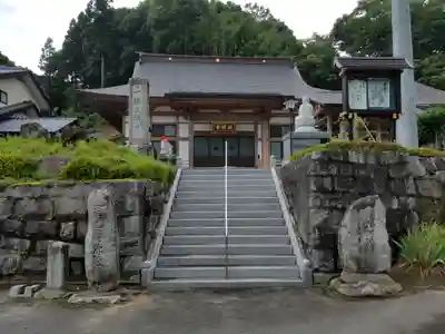 治陸寺の本殿・本堂