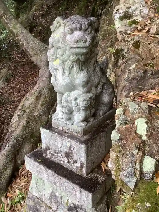 神明神社(秋葉神社)の狛犬