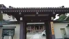 西徳寺の山門