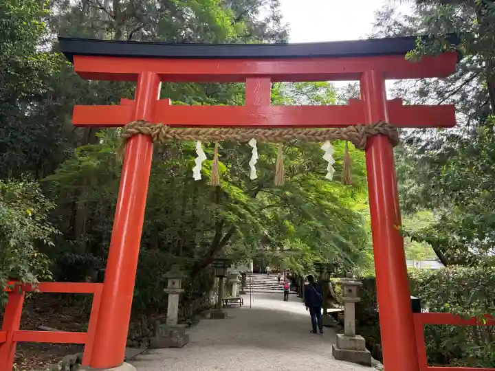 大田神社(賀茂別雷神社境外摂社)の{uncategorized: "未分類", other: "その他", undefined: "問題あり", building: "その他建物", grave: "お墓", sacred_gate: "鳥居", guardian: "狛犬", statue: "像", buddha: "仏像", history: "歴史", nature: "自然", garden: "庭園", animal: "動物", pagoda: "塔", temizu: "手水舎", mountain_gate: "山門・神門", sanctuary: "本殿・本堂", subordinate: "末社・摂社", art: "芸術", scenery: "景色", jizo: "地蔵", ema: "絵馬", goshuin: "御朱印", omikuji: "おみくじ", items: "授与品その他", amulet: "お守り", goshuincho: "御朱印帳", eats: "食事", festival: "お祭り", votive_dance: "神楽", shichigosan: "七五三参", wedding: "結婚式", experience: "体験その他", initially: "初詣", around: "周辺", anti_infection: "感染症対策"}