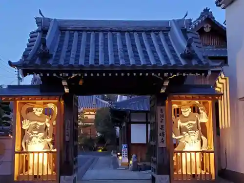 雲晴寺の山門